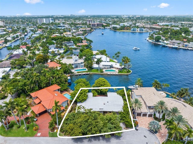 1 of 17 - 2587 Se 8th St, Pompano Beach, FL