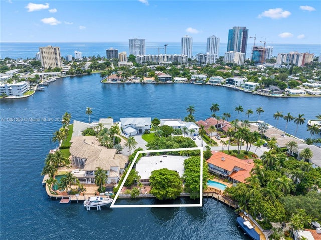 3 of 17 - 2587 Se 8th St, Pompano Beach, FL