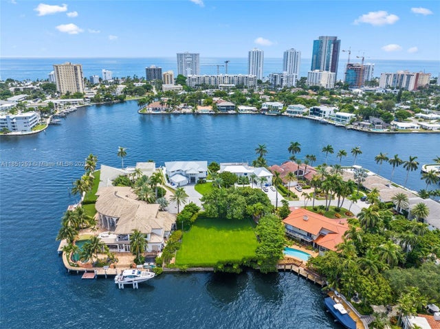 4 of 17 - 2587 Se 8th St, Pompano Beach, FL