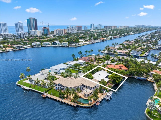 5 of 17 - 2587 Se 8th St, Pompano Beach, FL