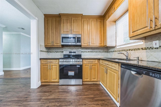 4 of 15 - 7331 Cleveland St, Hollywood, FL