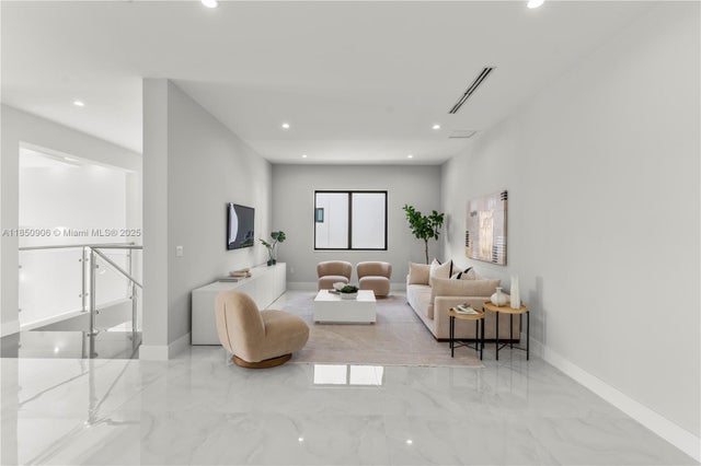 4 of 63 - 4240 Sw 84th Ave, Miami, FL