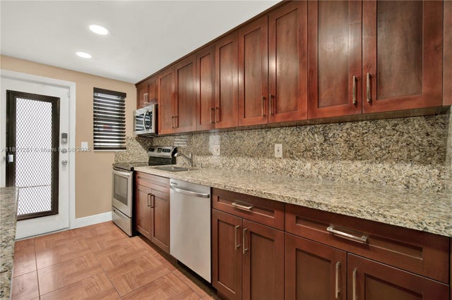 4 of 29 - 1340 Lincoln Rd 207, Miami Beach, FL