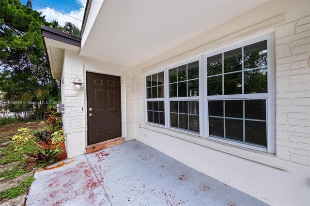 2 of 35 - 2708 Sw 46th Ct, Fort Lauderdale, FL