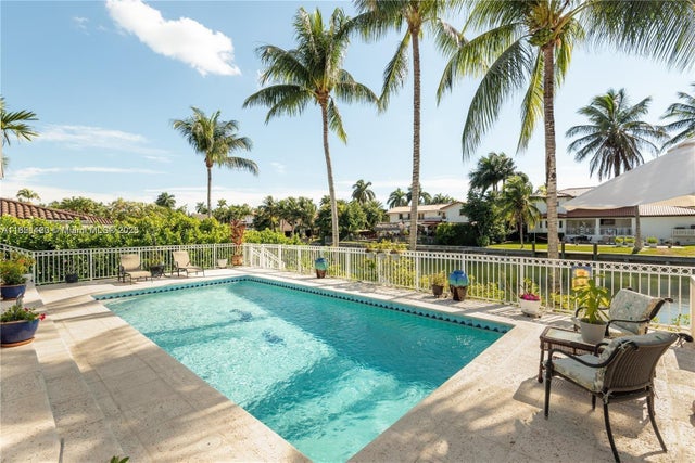 3 of 25 - 1540 Tagus Ave, Coral Gables, FL