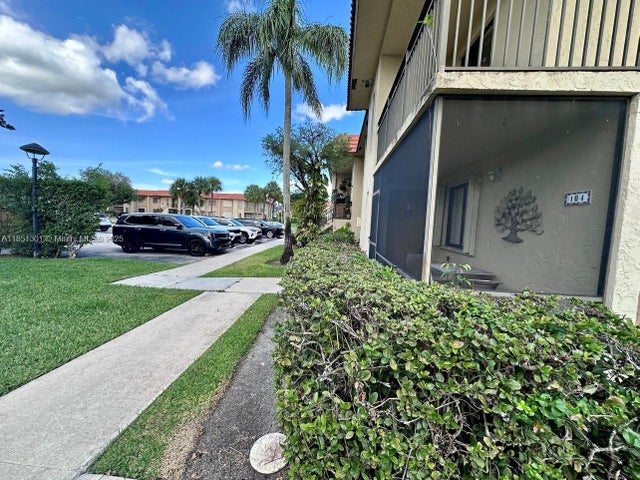 2 of 27 - 366 Lakeview Dr 104, Weston, FL