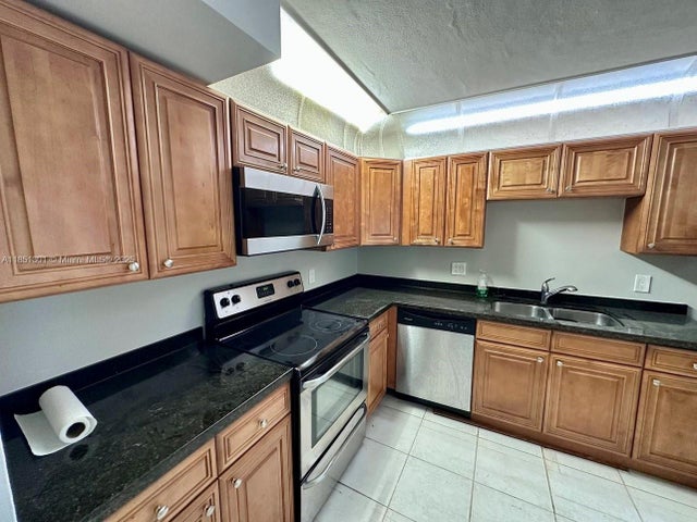 5 of 27 - 366 Lakeview Dr 104, Weston, FL