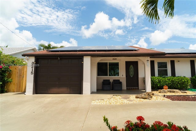 2 of 37 - 3215 Sw 2nd Ct, Deerfield Beach, FL