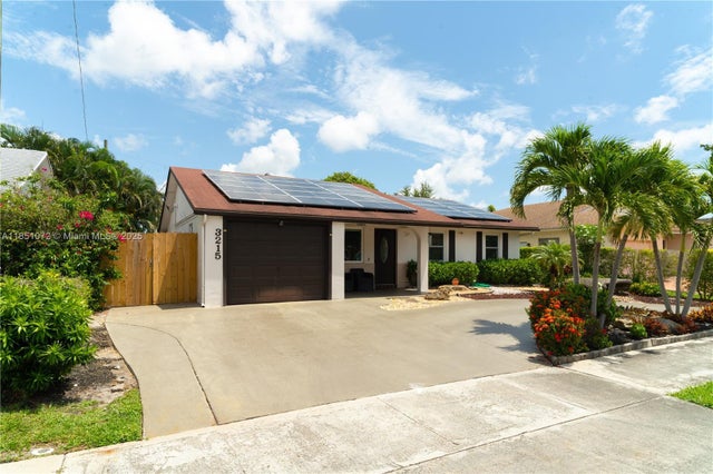 3 of 37 - 3215 Sw 2nd Ct, Deerfield Beach, FL