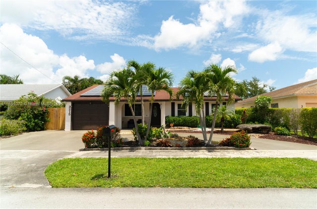 5 of 37 - 3215 Sw 2nd Ct, Deerfield Beach, FL