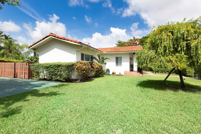 4 of 28 - 6302 Sw 44th St, South Miami, FL