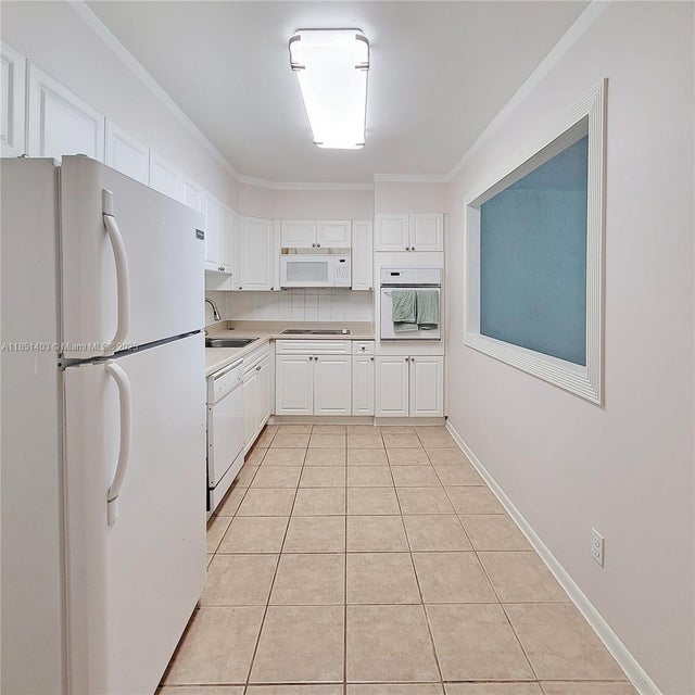 4 of 15 - 19380 Collins Ave 1107, Sunny Isles Beach, FL