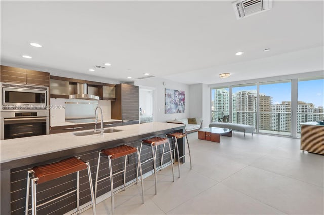 4 of 61 - 200 Biscayne Boulevard Way 3207, Miami, FL