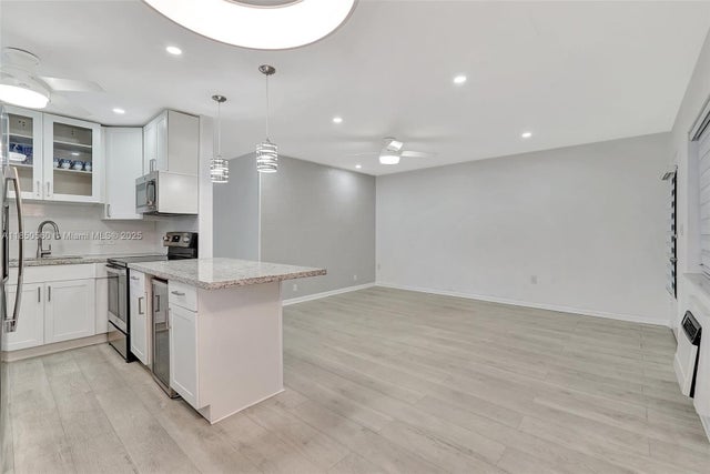 2 of 28 - 15600 Ne 6th Ave 30a, Miami, FL