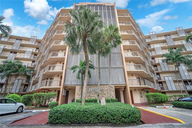 1 of 17 - 3301 N Country Club Dr 309, Aventura, FL