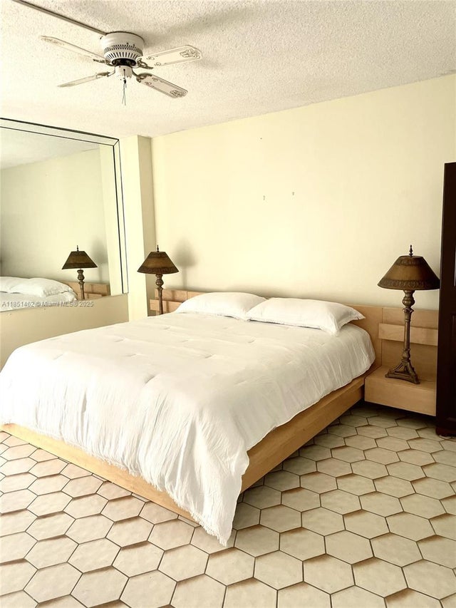 4 of 17 - 3301 N Country Club Dr 309, Aventura, FL