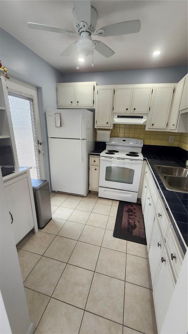 3 of 24 - 4299 Nw 16th St 209, Lauderhill, FL