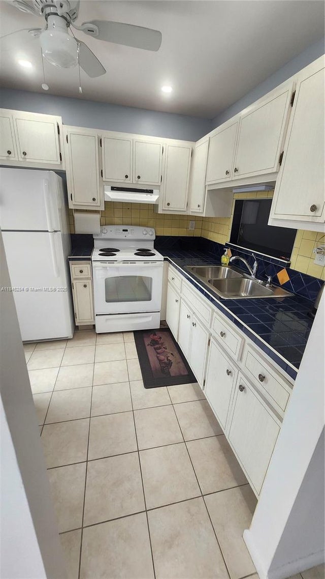 4 of 24 - 4299 Nw 16th St 209, Lauderhill, FL