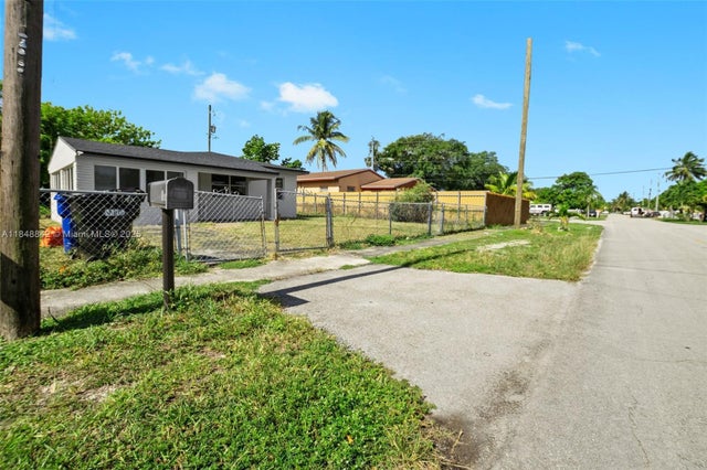 2 of 22 - 410 Ne 172nd St, North Miami Beach, FL