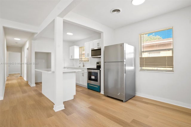 4 of 22 - 410 Ne 172nd St, North Miami Beach, FL