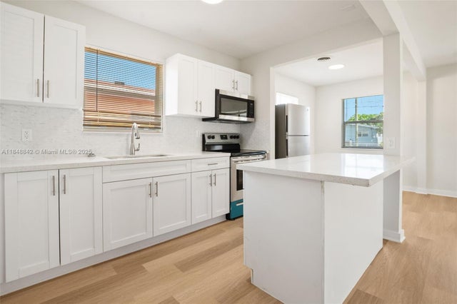 5 of 22 - 410 Ne 172nd St, North Miami Beach, FL