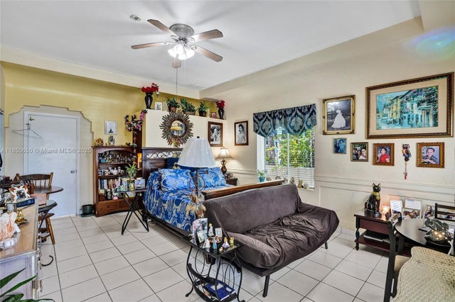 5 of 12 - 3710 Collins Ave N-100, Miami Beach, FL