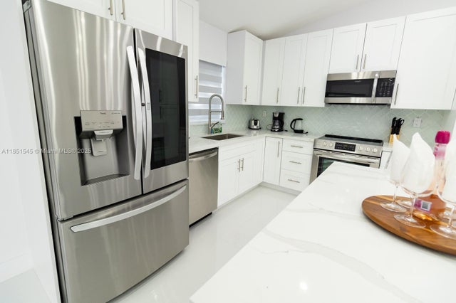 5 of 17 - 16571 Sw 145th Ave, Miami, FL