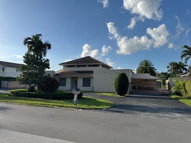 9931 Nw 130th St, Hialeah Gardens