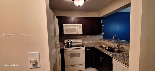 1 of 39 - 5835 Washington St 49, Hollywood, FL