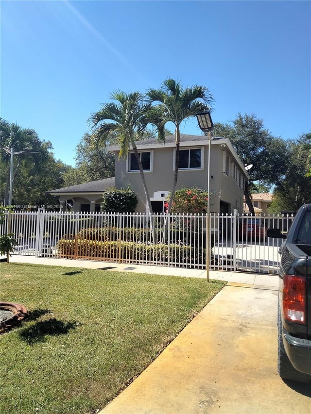 4 of 79 - 11 Ne 151st St, Miami, FL