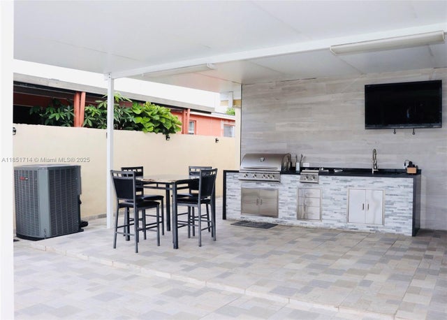 3 of 27 - 1847 W 2nd Ave, Hialeah, FL