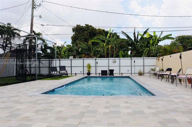 4 of 27 - 1847 W 2nd Ave, Hialeah, FL