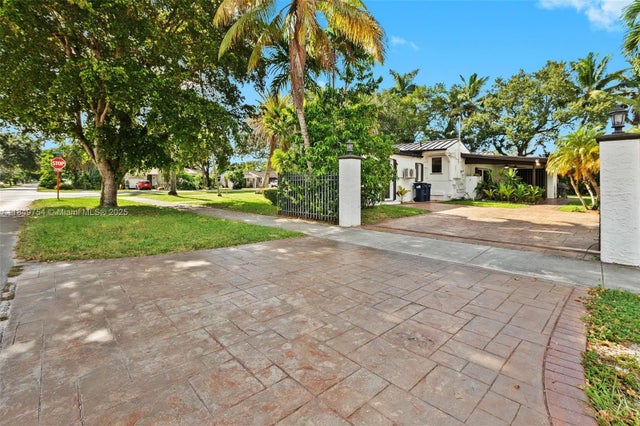 2 of 38 - 500 South Dr, Miami Springs, FL