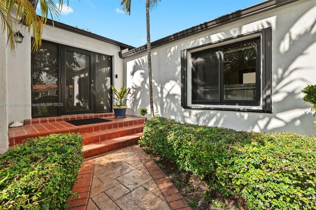 3 of 38 - 500 South Dr, Miami Springs, FL