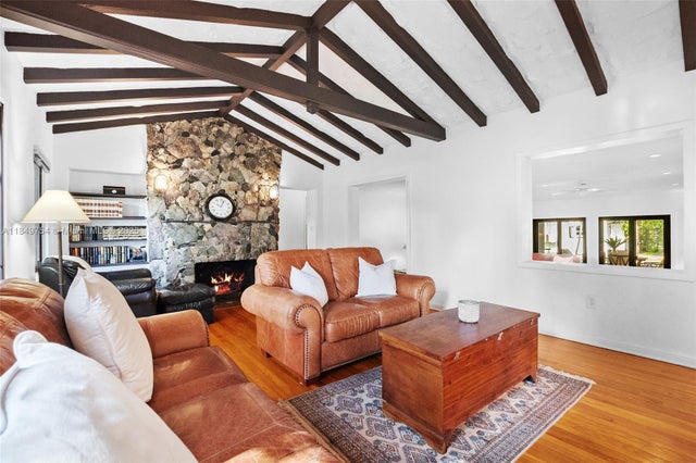 5 of 38 - 500 South Dr, Miami Springs, FL