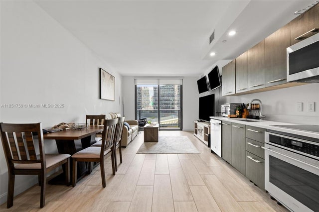 3 of 25 - 45 Sw 9th St 1109, Miami, FL