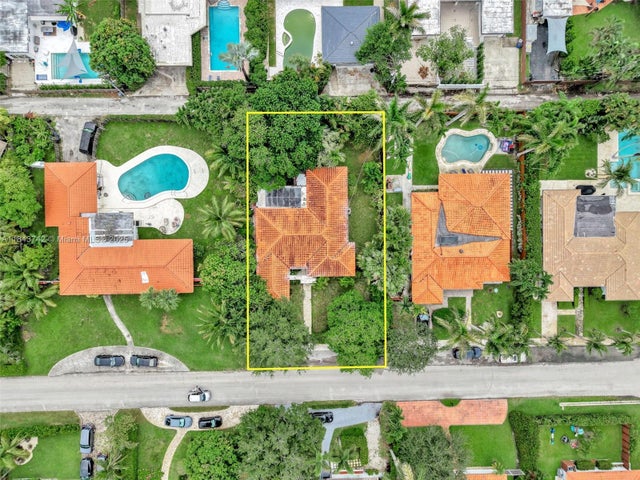 2 of 34 - 10619 Ne 10th Pl, Miami Shores, FL