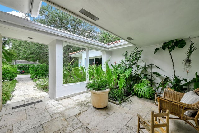 5 of 34 - 10619 Ne 10th Pl, Miami Shores, FL