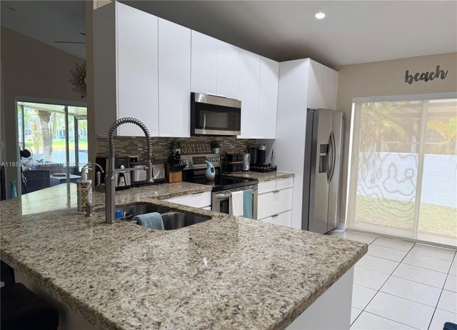 5 of 27 - 2002 Nw 184th Way, Pembroke Pines, FL