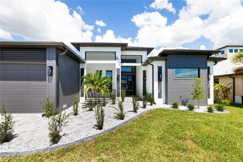 903 Nw 38th Ave, Cape Coral