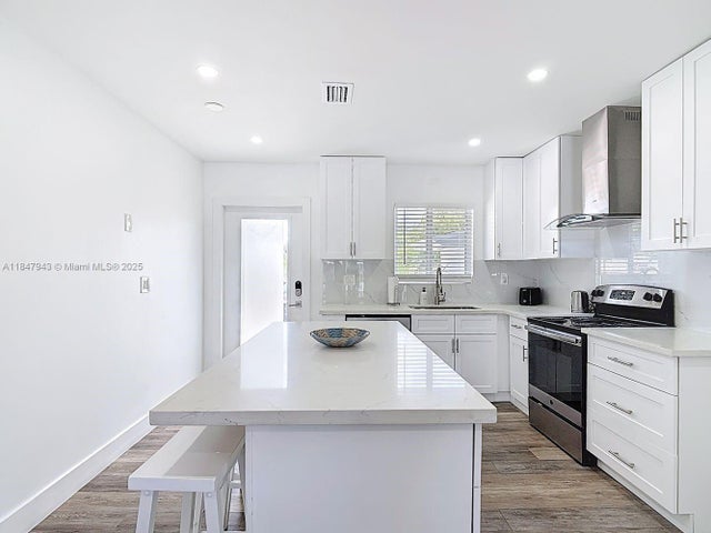 2 of 27 - 3041 Nw 69th Ter, Miami, FL