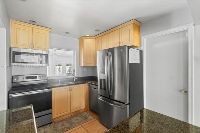 3 of 30 - 6121 Nw 45th Ave, Fort Lauderdale, FL