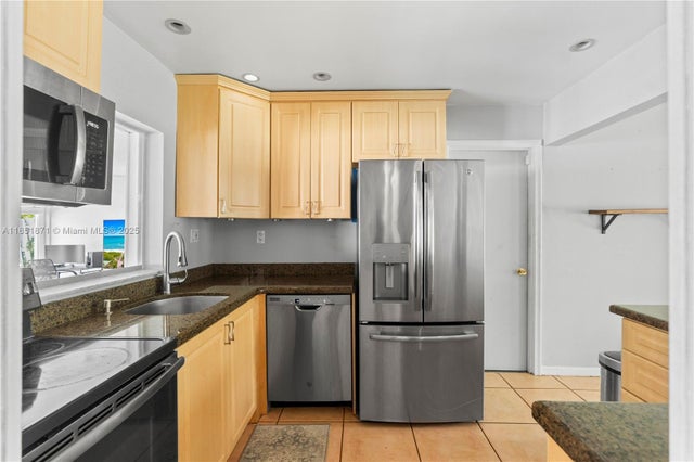 4 of 30 - 6121 Nw 45th Ave, Fort Lauderdale, FL