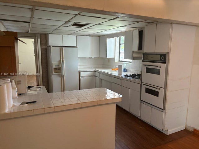 3 of 4 - 7850 Sw 16th St, Miami, FL