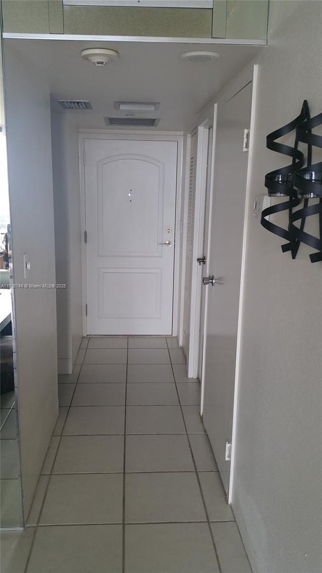 3 of 9 - 3675 N Country Club Dr 2005, Aventura, FL