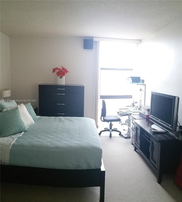 5 of 9 - 3675 N Country Club Dr 2005, Aventura, FL