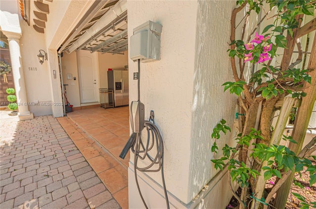 4 of 98 - 5815 Sw 27th St, Miami, FL