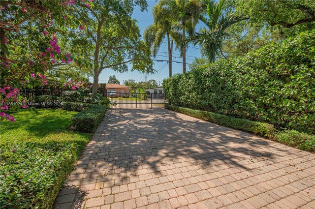 5 of 98 - 5815 Sw 27th St, Miami, FL