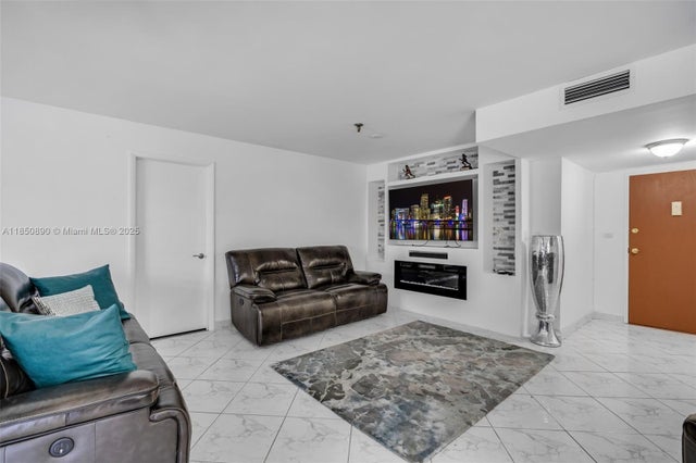 3 of 24 - 661 Ne 195th St 312, Miami, FL