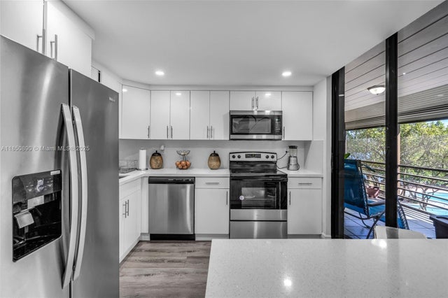 5 of 24 - 661 Ne 195th St 312, Miami, FL
